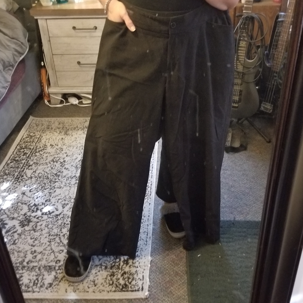 Black slacks - Picture 3 of 4